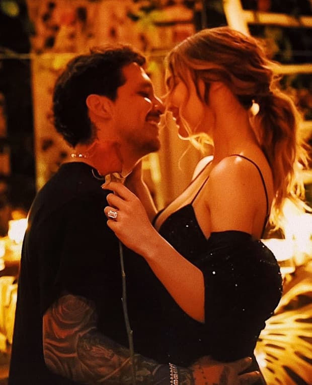 Actualmente se encuentra soltera después de terminar su relación con el 
<a href="https://www.univision.com/famosos/christian-nodal-twitter-conversacion-responde-mama-belinda-fotos">cantante mexicano Christian Nodal</a>; hay que recordar que el romance se hizo público en agosto de 2020, para mayo del siguiente año ya estaban comprometidos, y en febrero de 2022 se produjo la ruptura.