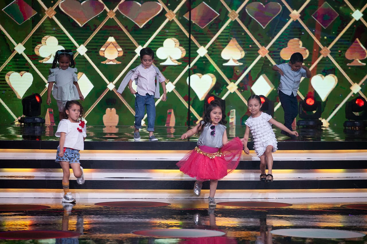 Y claro que no le queda grande a estos pequeñines. ¡Les queda a la medida!