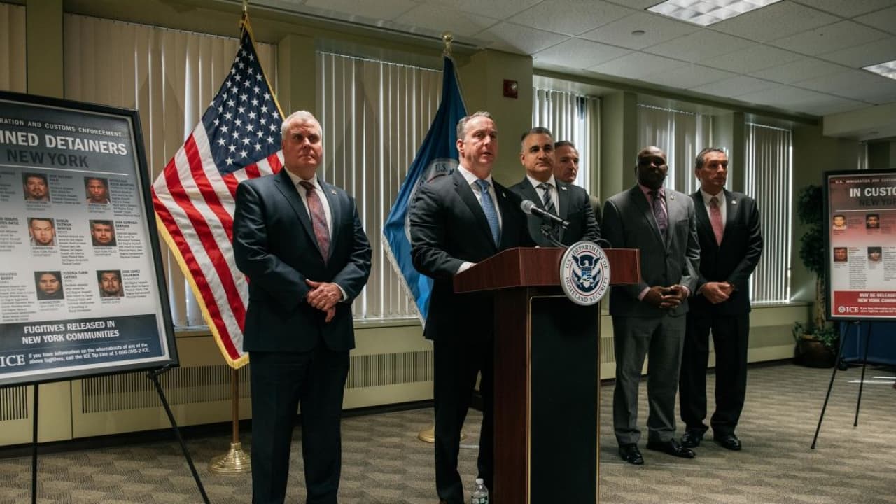 ICE exige a Nueva York entregar información de indocumentados buscados para ser deportados