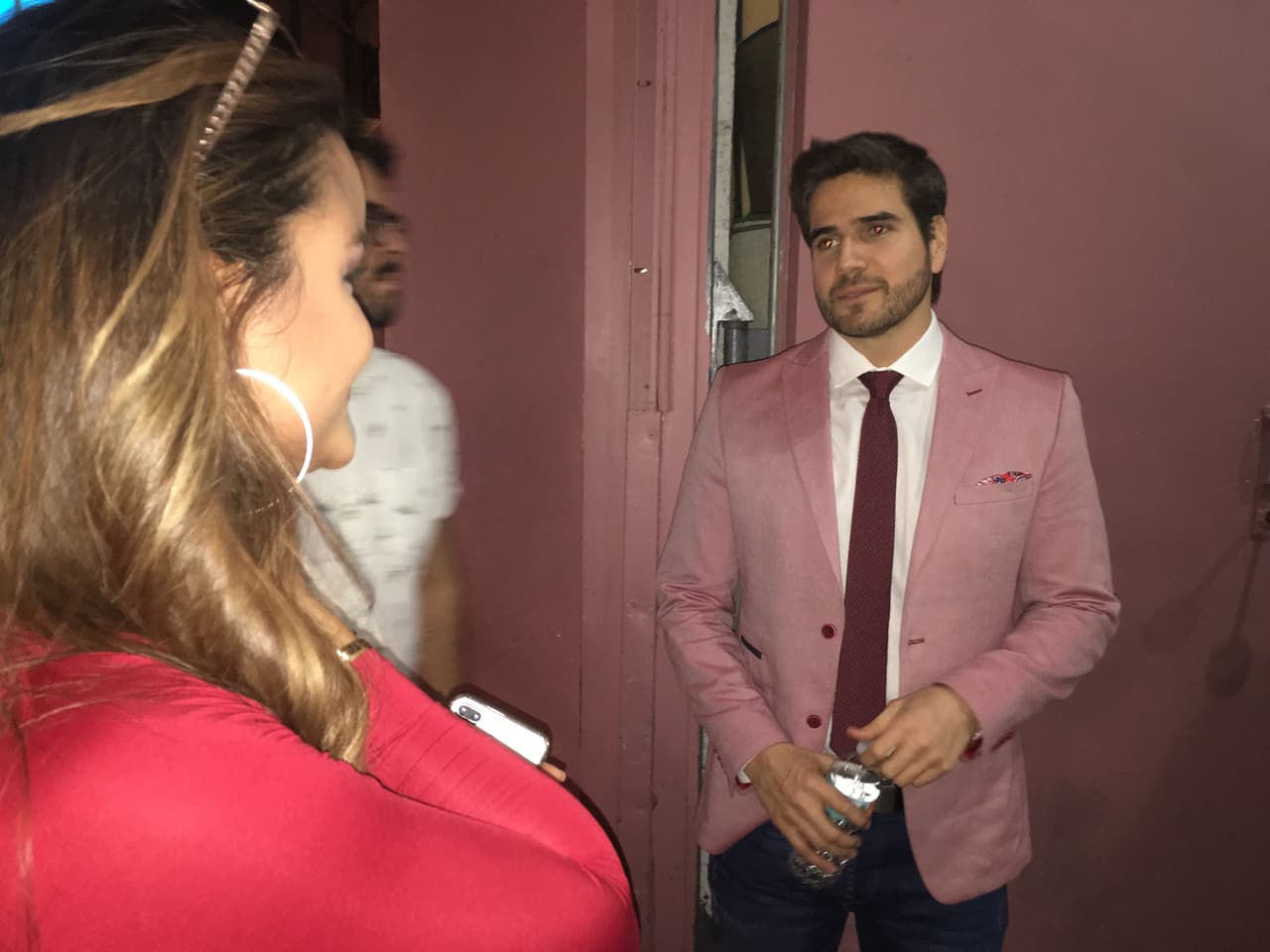 Bajando de las alturas se encontró con Daniel Arenas que la saludó con mucho cariño.