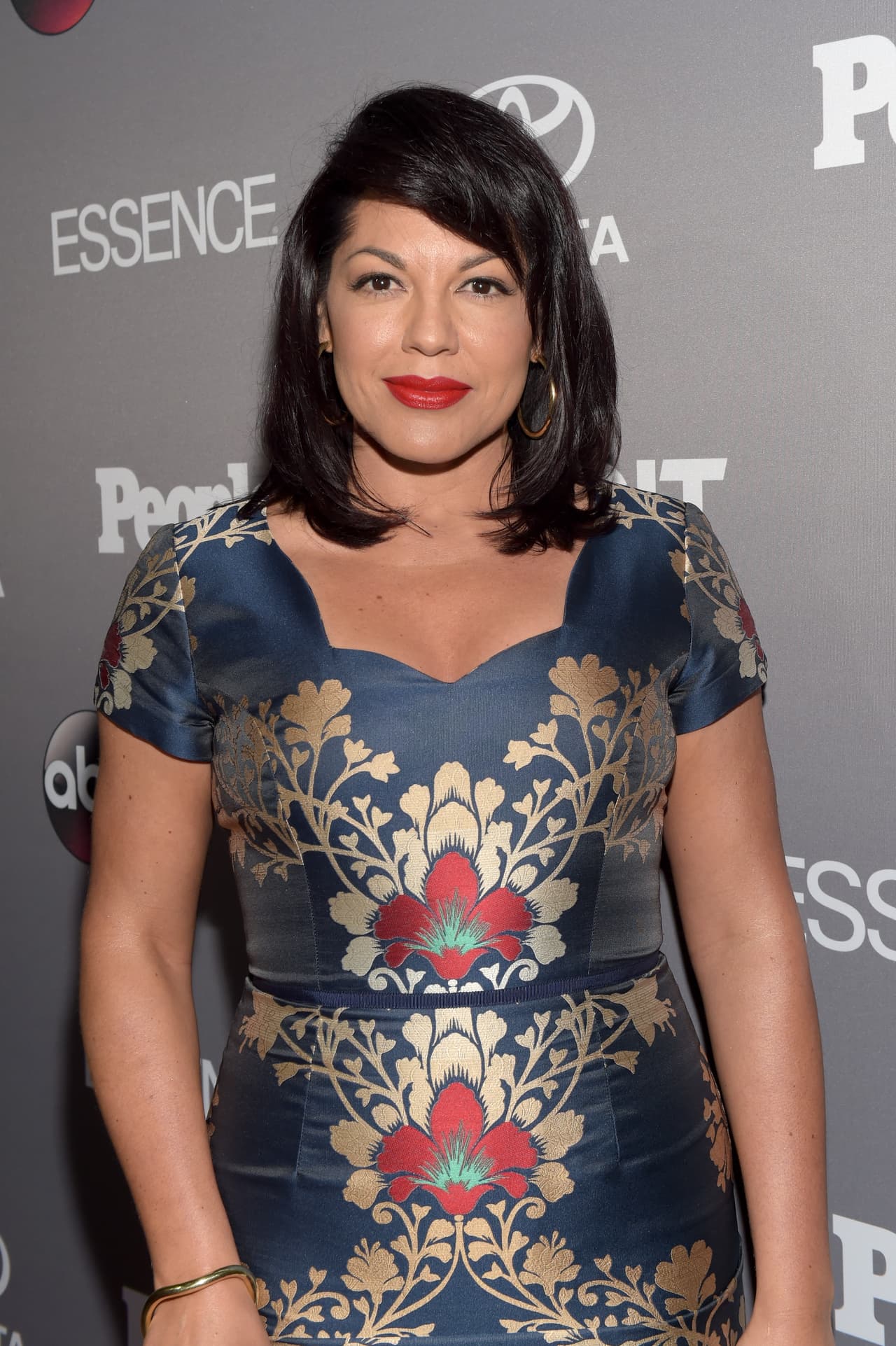 "Eso también existe en mi propia vida: soy mujer multi-racial, queer, bisexual, de raíces irlandesas y mexicanas, inmigrante, criada por una familia fuertemente basada en el catolicismo tanto de mi lado mexicano como el irlandés, y por eso esto involucrada de lleno en proyectos que permitan a los jóvenes de hoy que se les escuche, y apoyándolos en asumir sus propias narrativas complejas es esencial", declaró la famosa.