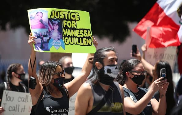 Por su parte, el secretario del 
<a href="https://www.univision.com/local/austin-kakw/los-casos-de-asesinatos-y-abuso-sexual-son-los-mas-altos-en-base-fort-hood-segun-el-secretario-del-ejercito">Ejército, Ryan McCarthy, visitó a Fort Hood</a> la pasada semana e indicó que en la instalación hay más casos de asesinatos y abuso sexual que en cualquier otra base.
<br>
<br>“Nosotros estamos enviando a un grupo independiente de investigadores. Estamos tomando en serio estos crímenes. Los números son altos en esta base. De hecho, son los más altos en cuanto a asesinatos y abuso sexual en la armada de Estados Unidos”, indicó McCarthy.