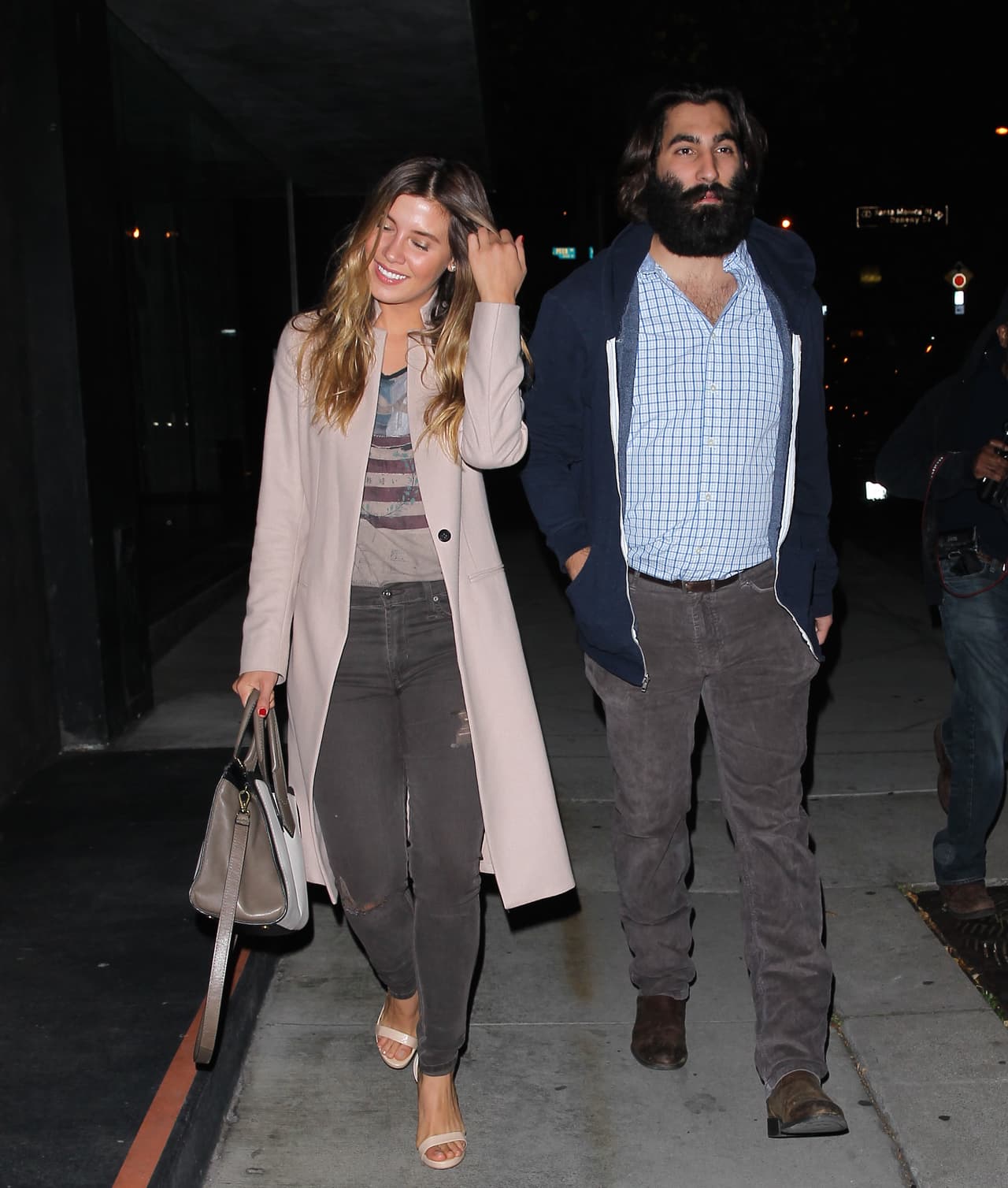 La hija de Luis Miguel salió a cenar con un galán peculiar. ¿La flechó Cupido?