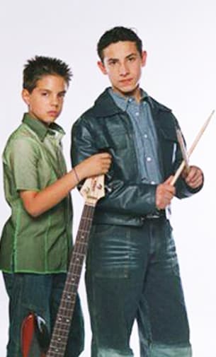 El actor recordó, en un Facebook Live, que estaba enamorado de Belinda, quien le coqueteaba cuando grababan la telenovela. Aunque él estaba dispuesto a tener un romance aclaró que nunca fueron novios, ya que la actriz siempre terminaba quedándose con Fabián.