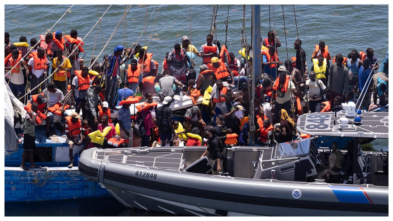 La Guardia Costera rescató este jueves una embarcación con 150 migrantes, en las costas de Florida.
<br>