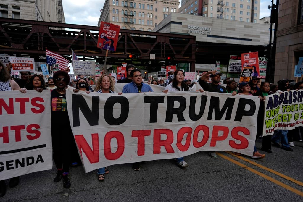 "Aspirante a dictador": gobernador de Illinois a Trump tras su 'apocalíptica' amenaza contra Chicago