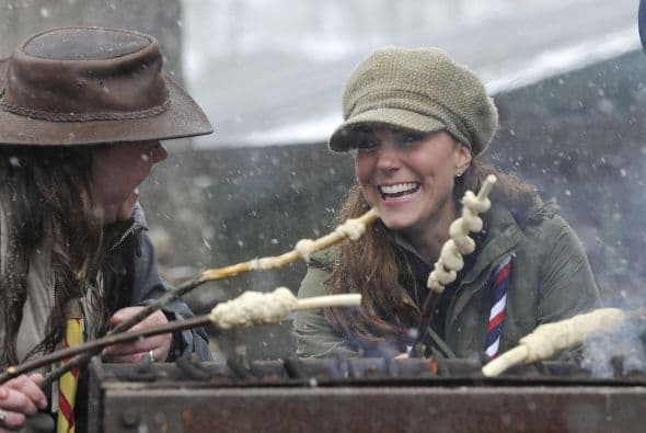 Aquí la vemos disfrutando de un día de campo con niños.