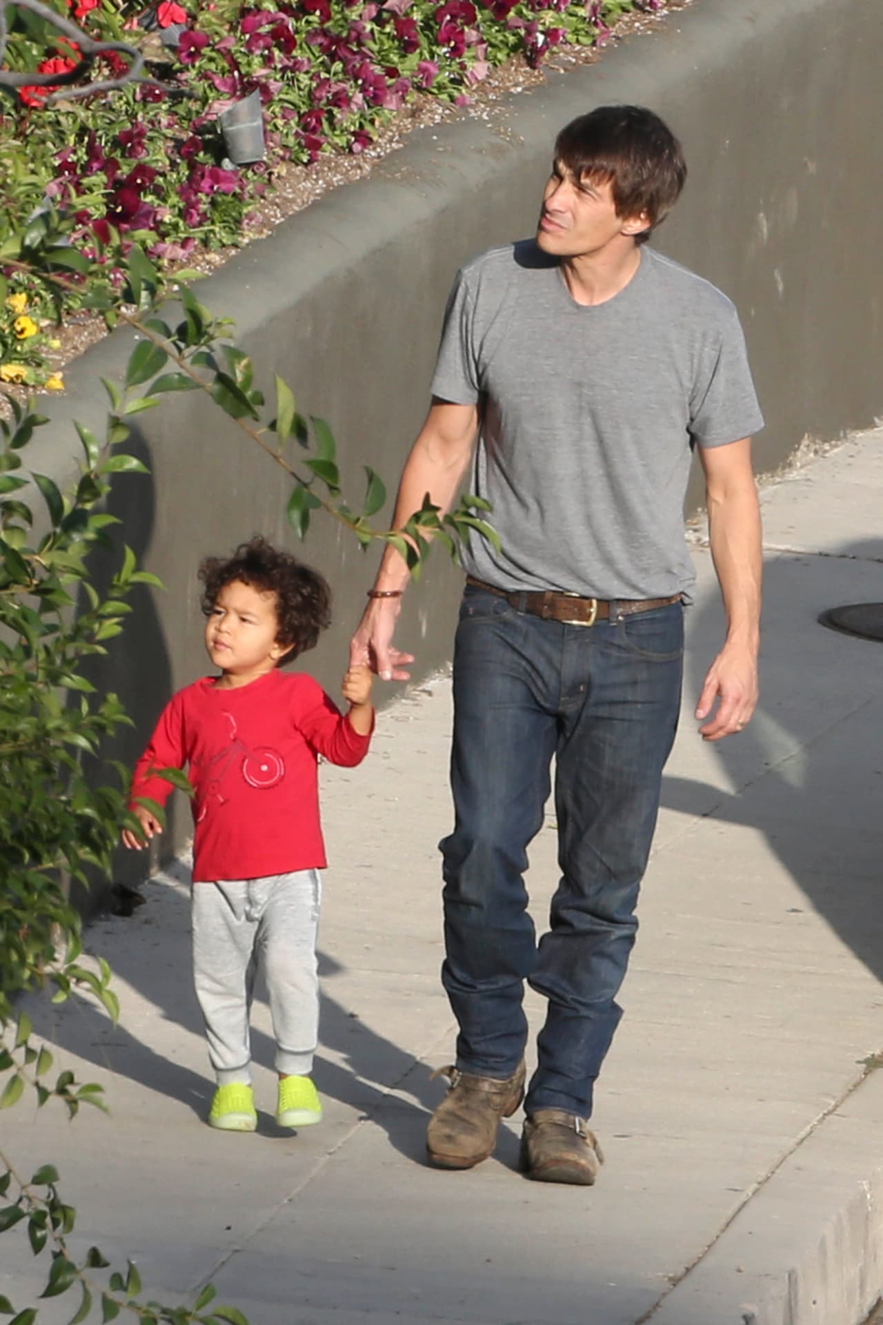 A pesar de todo, Olivier se esfuerza por ser un padre ejemplar y pasar tiempo de calidad con el pequeño Maceo.