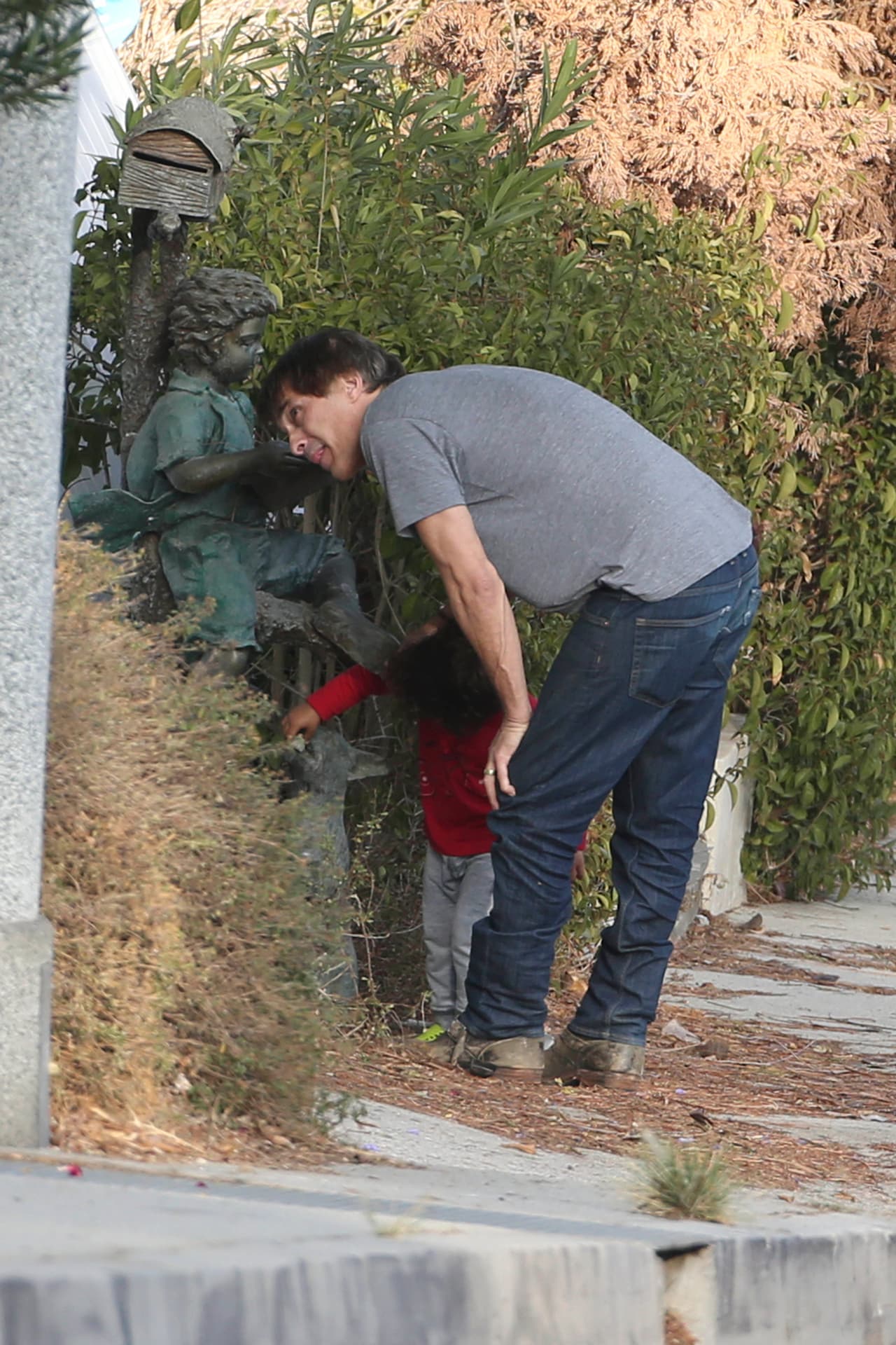 Por lo cuál Olivier le ayudó a descubrir que había allí.