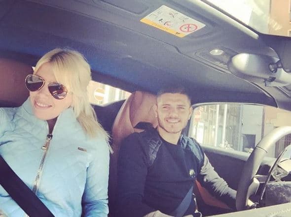 Seguramente el nombre de Wanda Nara no te dice nada, pero si agregamos el apellido Icardi tendrá más sentido. Wanda es la esposa y agente del 
<b>futbolista Mauro Icardi,</b> delantero del Inter Milán. En los últimos cuatro años Wanda Icari se ha convertido en toda una celebridad de las redes sociales y fanática de los autos de lujo que posee junto a su marido.