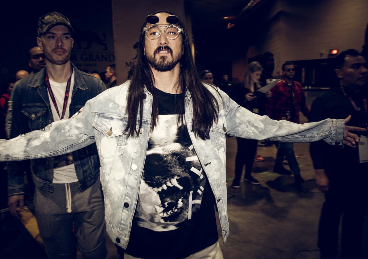 Steve Aoki impresionó junto a J Balvin en una presentación de 'Mi Gente' que puso a todos a bailar.