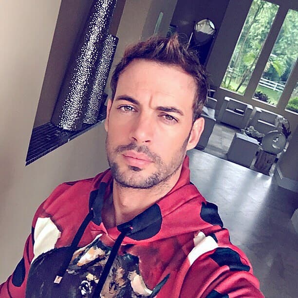 "Soy bastante loco y me gusta hacer cosas e inventar lo que se me da la gana, con respeto a todo el público".