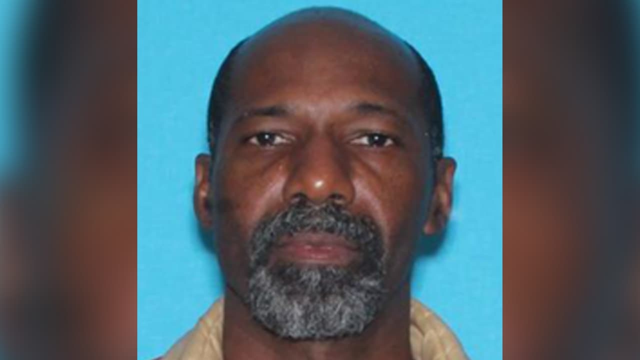 Autoridades piden ayuda ciudadana para encontrar al sospechoso de matar a dos personas y herir a otra