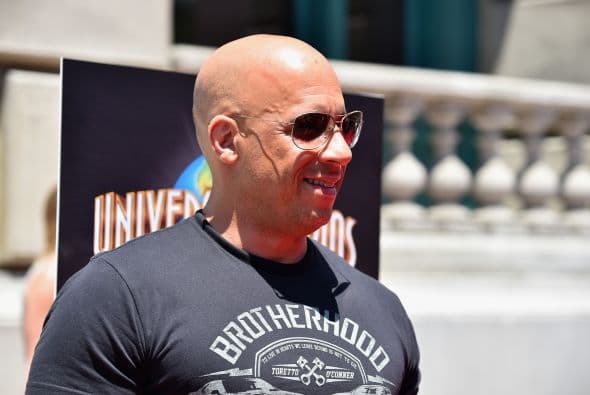 "Vin Diesel fue visto en el set segundos después. Parecía totalmente atónito y luchando para 
<b>contener las lágrimas</b>. Vio lo que pasó", dijo la fuente.