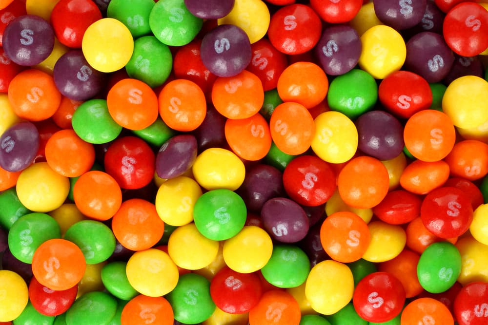 <b>LEO</b>
<br>A ti te encanta ser el alma de la fiesta y ser notado, y un dulce llamativo y colorido como los M&Ms o los Skittles son perfectos para lucirse y compartir con tu círculo cercano.