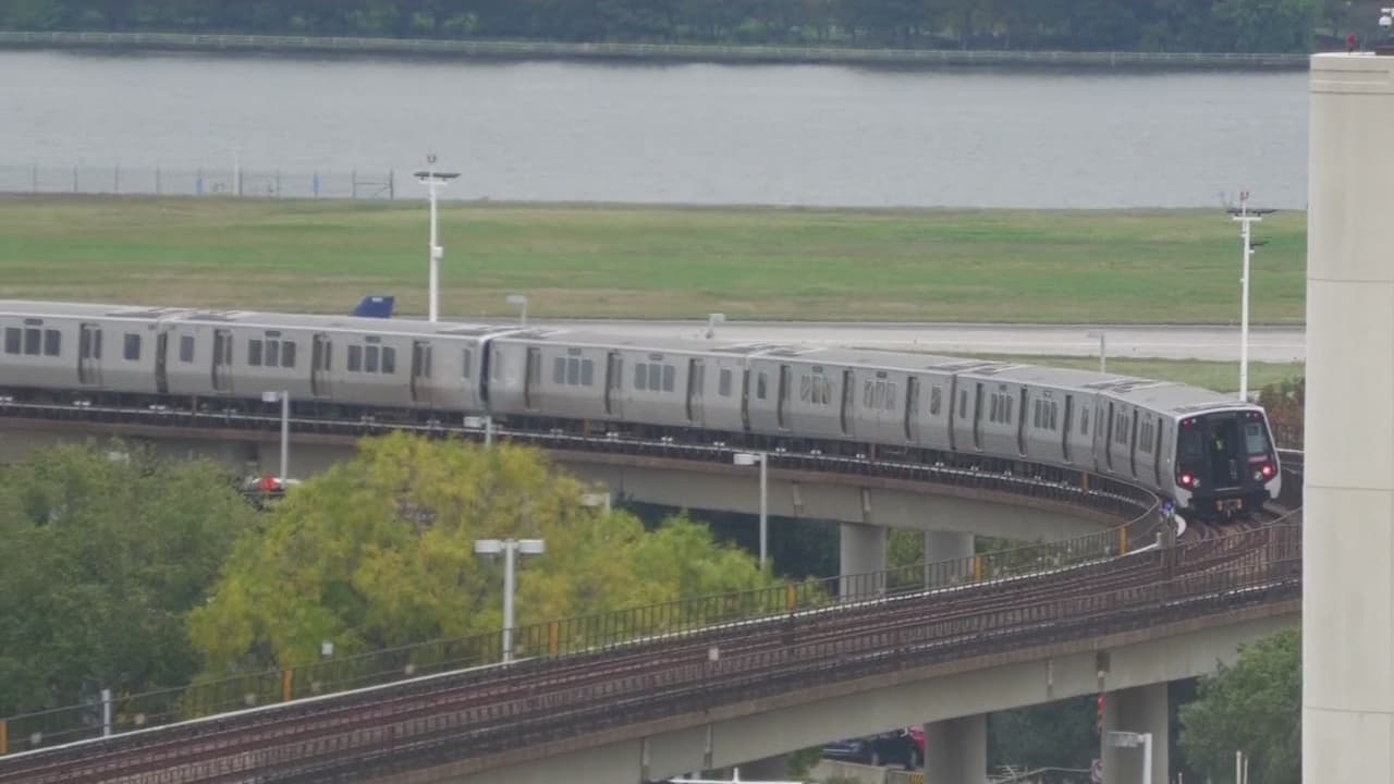 Investigan el descarrilamiento de un tren de Metro con más de 40 pasajeros a bordo