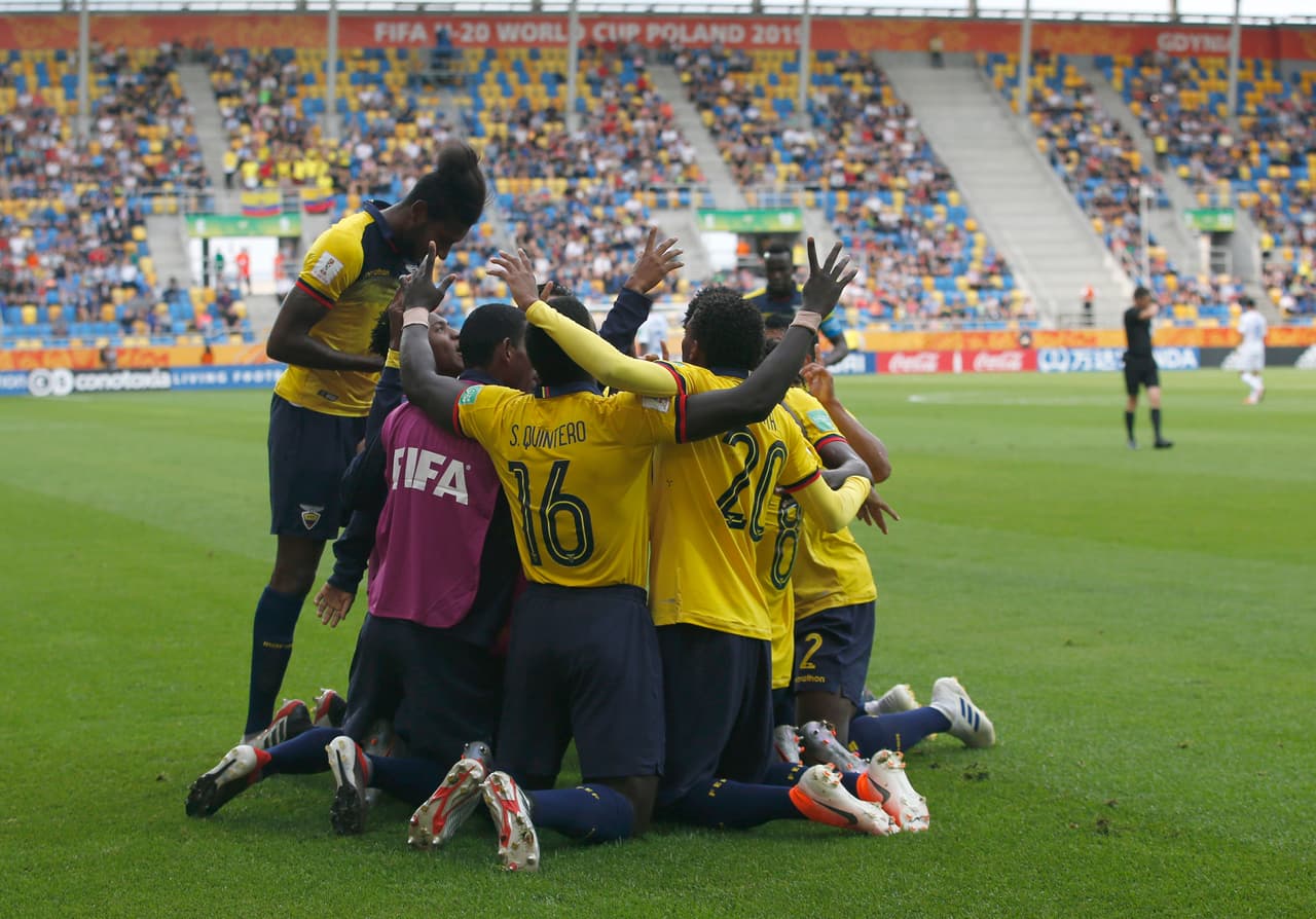 Aunque hubo revisión del VAR por posible fuera de juego, el árbitro terminó validando la anotación de los ecuatorianos.