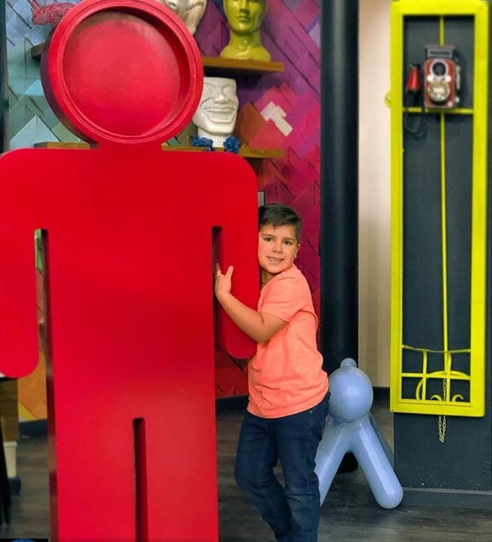 "A Nico le gustan los coches, a mí más o menos; a Nico le gusta dibujar, a mí más o menos. Yo soy más activo, más pila y Nico es más tranquilo porque está enfermo", comparó. 
<br>