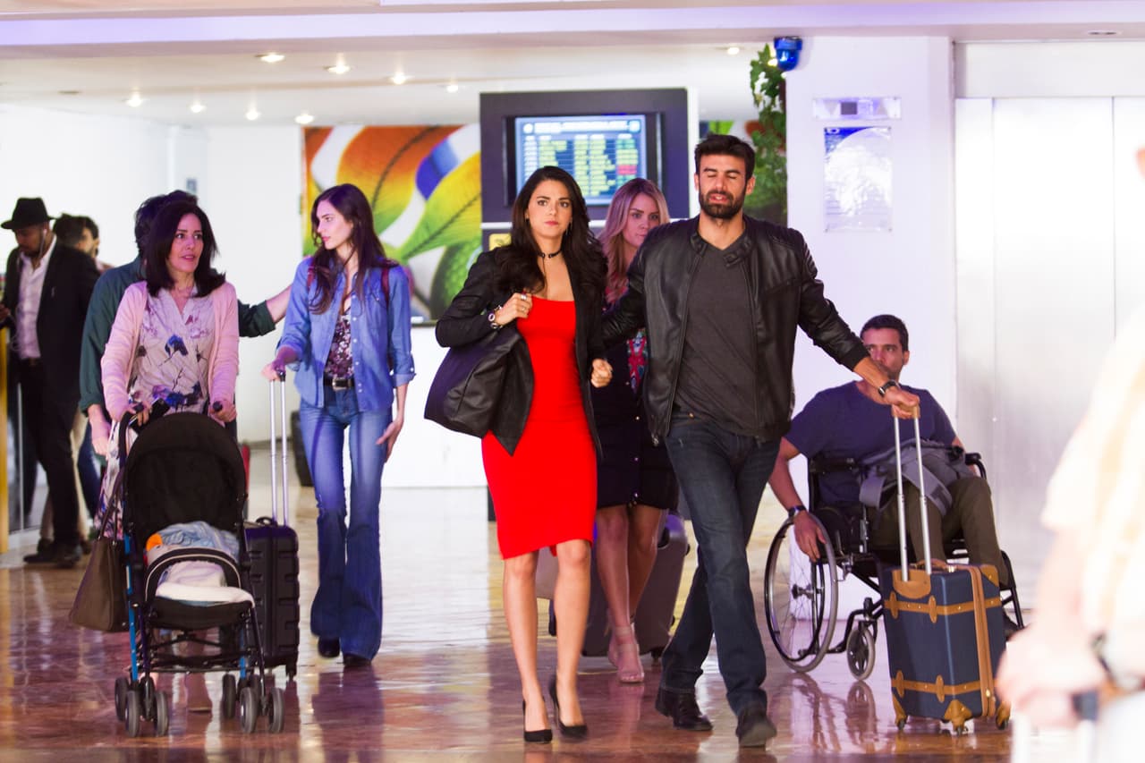 Dave estaba lleno de alegría, Yolanda finalmente estaba a su lado sana y salva.