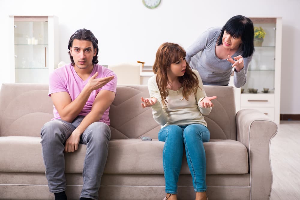 Descubre cómo llevarte bien con la suegra con estos simples consejos