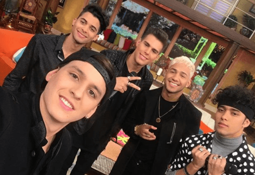 Erik, Christopher, Zabdiel, Richard y Joel llegaron listos para armar la fiesta a Despierta América.