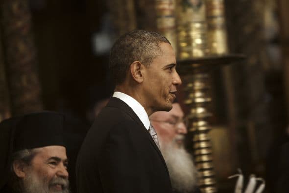 Obama, que iba acompañado por el secretario de Estado, John Kerry, debió llegar por tierra debido a nubes bajas y arena, lo que impidió que el helicóptero despegara de Jerusalén.