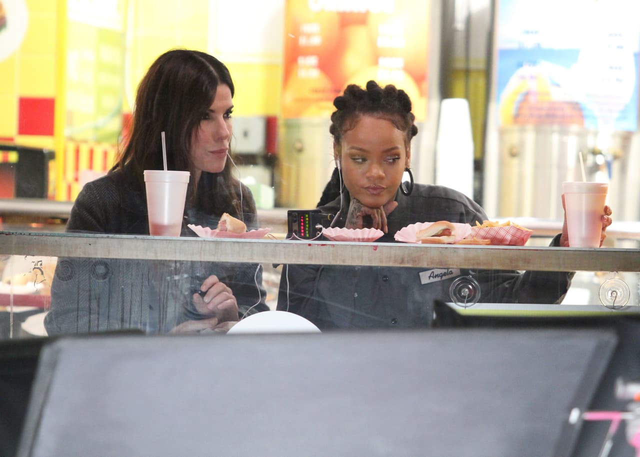 Las dos filman una escena de su próxima película, 'Ocean's Eight'