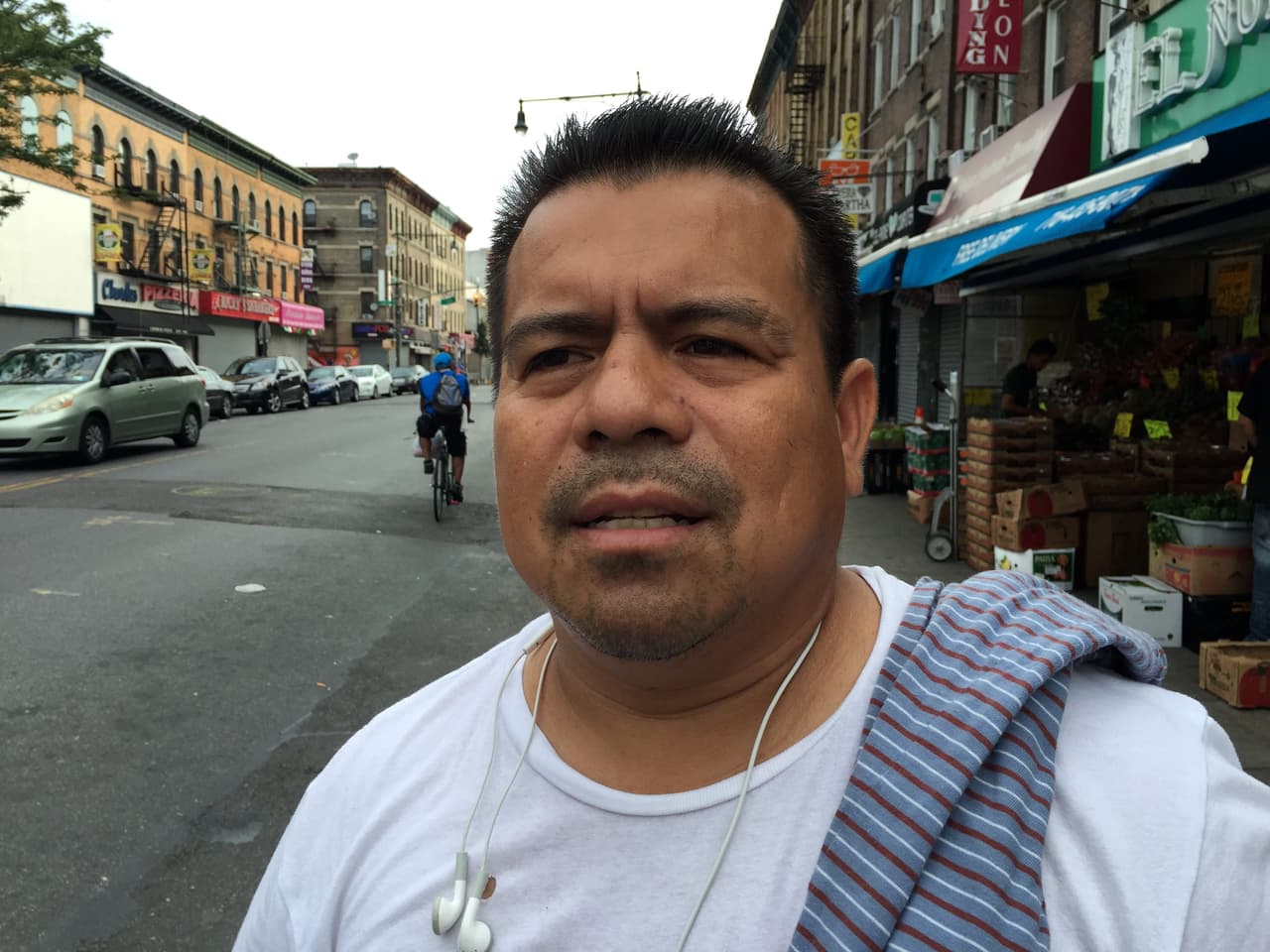 Gabino Morales trabajaba en una fábrica de bolsas de plástico en Brooklyn. “Mi hijo tenía una semana de nacido, no podía pensar más que en su futuro. Me preguntaba qué sería del país”.