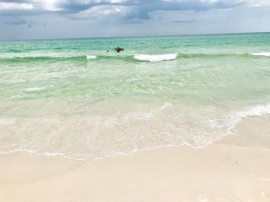 Santa Rosa Beach, en Santa Rosa, ocupa la posición número 8 y dicen que su arena es como una blanca azúcar.