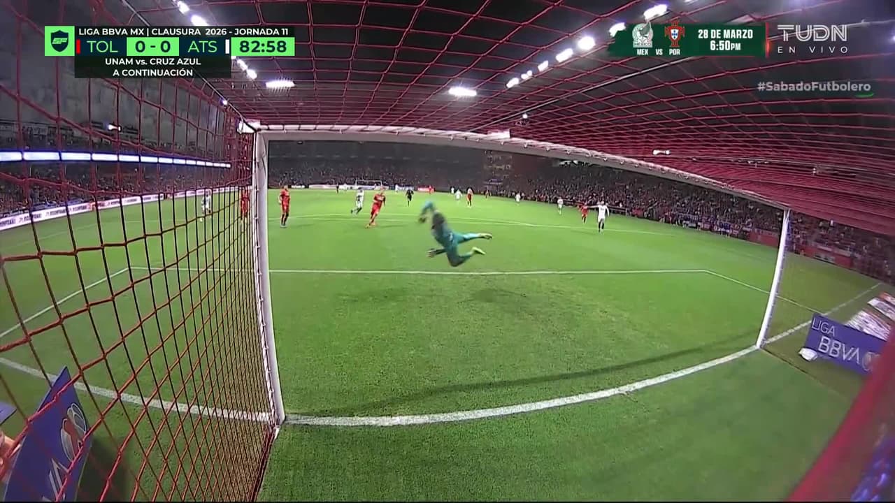 ¡Festival de travesaños! ¡Primero un atajadón de García y luego Atlas la estrella en el poste!