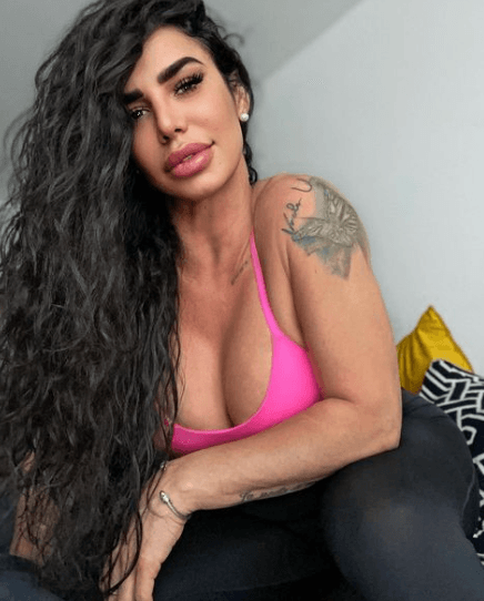 “Bella”, “Linda perfección”, “Maravillosa”, “Sabias palabras de una bella mujer”, “Te ves hermosa” y “Qué lindos ojos”, fueron algunos de los cariñosos mensajes que sus fans dejaron en la caja de comentarios.