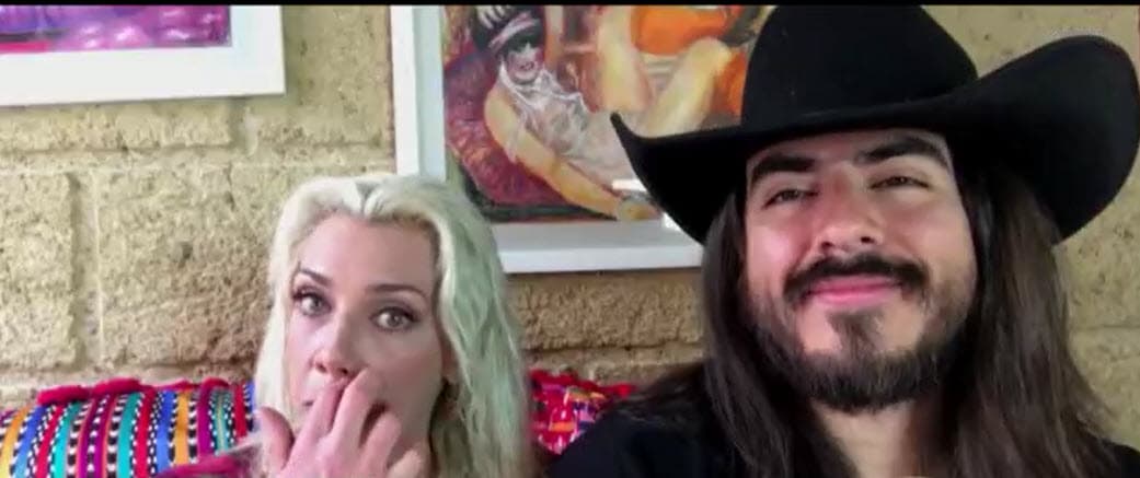 "Pues veo que está feliz y si está feliz, pues 
<b><a href="https://www.univision.com/famosos/esto-es-lo-que-opina-la-hija-de-cynthia-klitbo-del-noviazgo-que-tiene-su-madre-con-rey-grupero-16-anos-menor-que-ella-fotos" target="_blank">yo también estoy feliz</a></b>", aseguró.
<br>