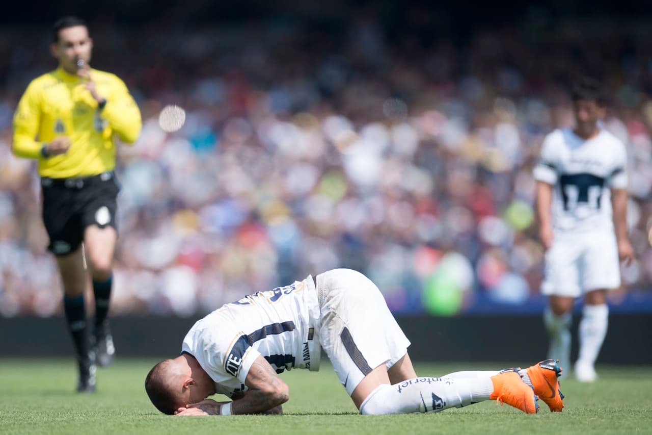 Lesión de tobillo con Pumas. Fuera 25 días y cuatro partidos perdidos. Del 26 de marzo al 20 de abril del 2017.