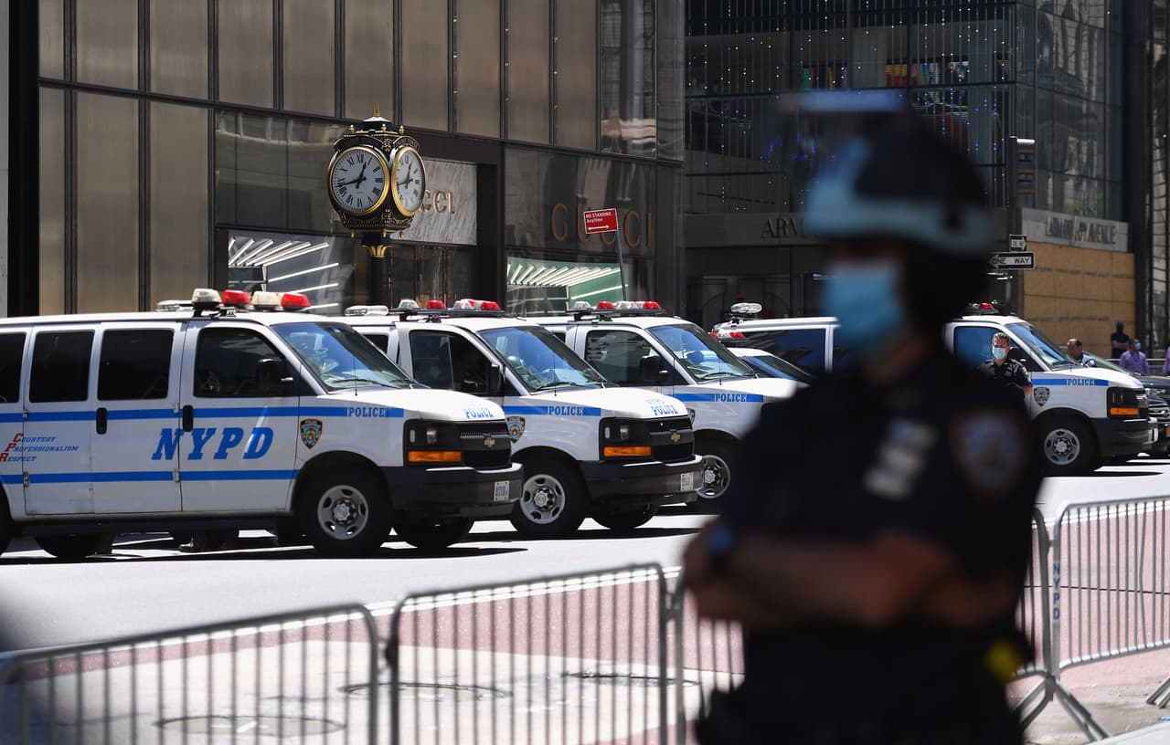 Oficiales negros retirados de NYPD piden reformar departamentos de policía para combatir el racismo