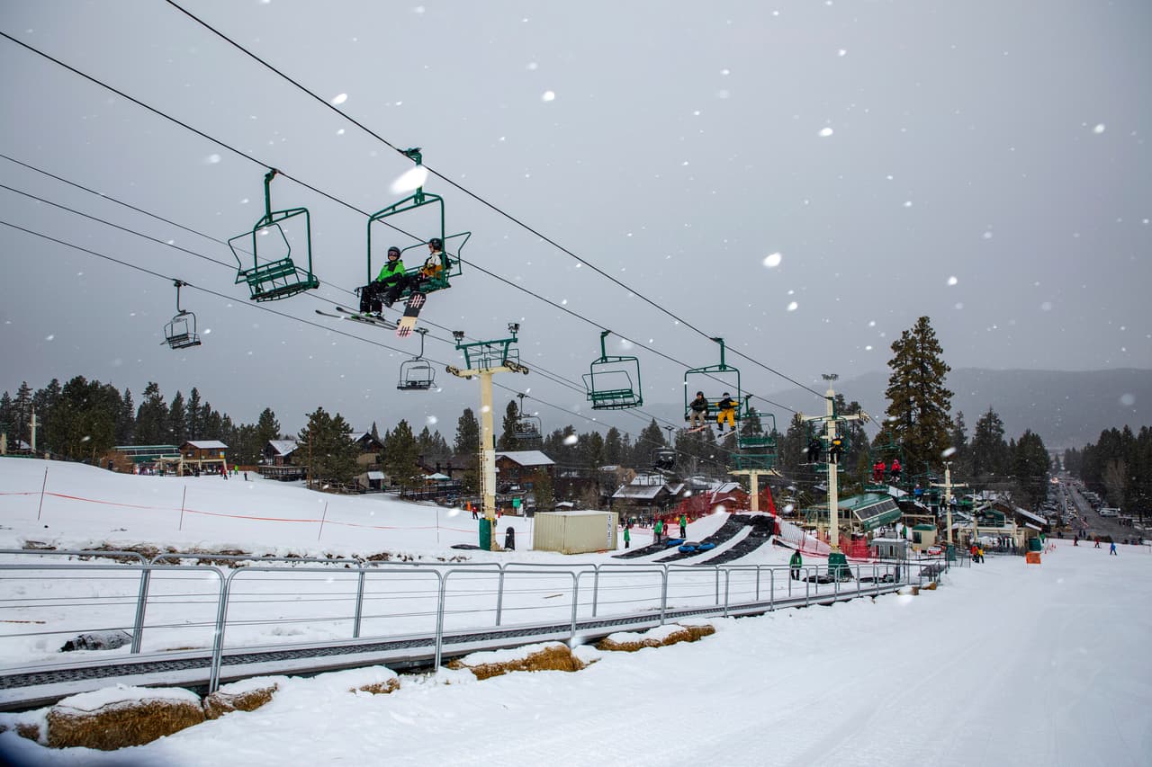 Las advertencias del clima invernal están vigentes para las montañas de los condados de Los Ángeles y Ventura, donde se espera más de un pie de nieve en elevaciones superiores a 7,000 pies y cantidades menores de hasta 5,000 pies.