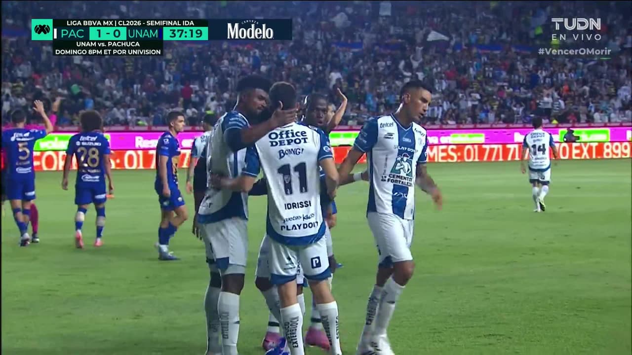 ¡Golazo de Pachuca! Idrissi saca un bombazo que es desviado por Nathan para abrir el marcador