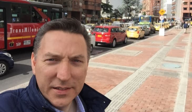 Gregorio Martínez lamentó en su muro de Twitter el deceso de su compañera.