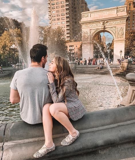 Durante la charla, la actriz reveló si hay dificultades en 
<b><a href="https://www.univision.com/famosos/asi-fue-el-primer-beso-que-sofia-castro-compartio-con-su-nuevo-novio-pablo-bernot-video" target="_blank">su romance</a></b> con su actual novio Pablo Bernot, con quien sostiene una relación a distancia, pues Castro vive en Los Ángeles, mientras que Bernot radica en México.