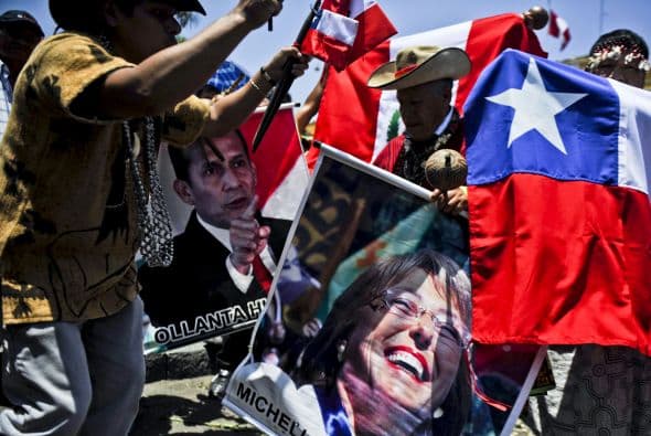 Pero el jefe de la delegación chilena, Alberto van Klaveren Sort, "lamentó" la decisión de la Corte Internacional de Justicia de La Haya de conceder a Perú la soberanía de una zona del Pacífico que hasta ahora estaba bajo control de su país.