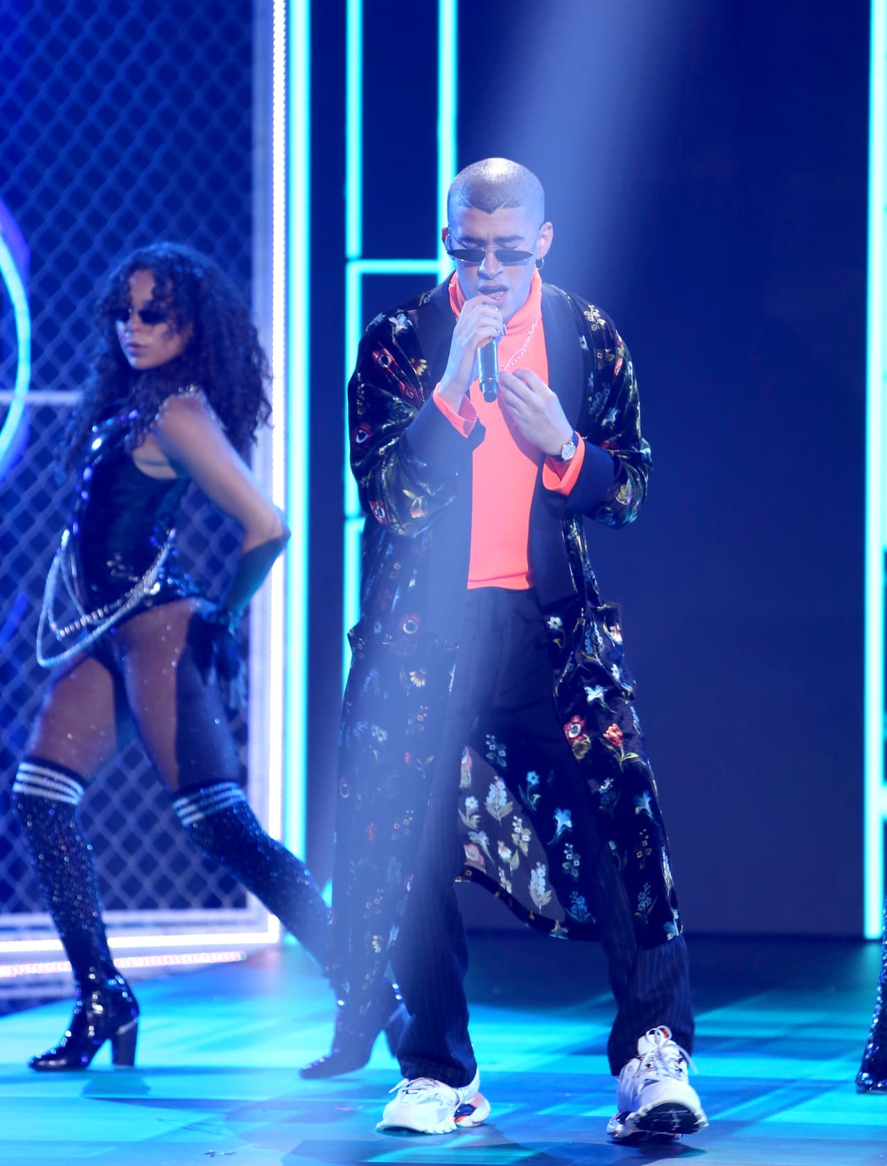 Bad Bunny, quien no estuvo en la gala, ganó cinco de los galardones de Premio Lo Nuestro 2020. El intérprete de 'Callaíta' fue premiado por Album del año, Remix del año, Tour del año, Video del año y Canción del año - Trap.