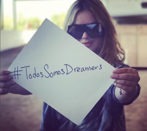 Chiquis Rivera se solidariza con compañeros del ambiente artístico y con los jóvenes 'dreamers'.