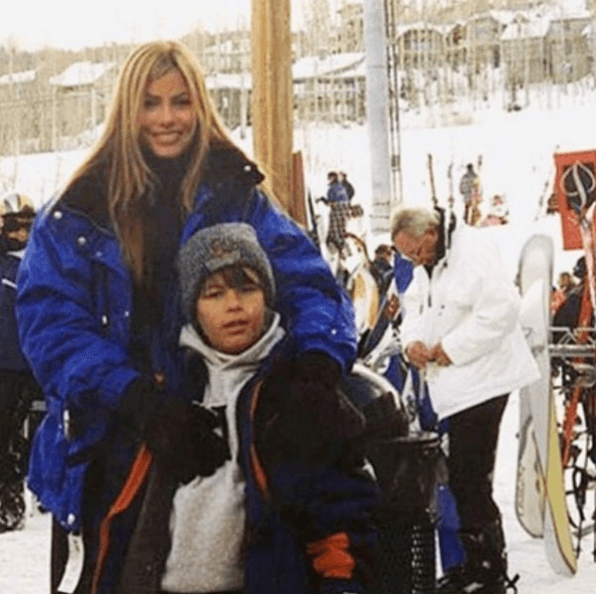 En 2012, Manolo González decidió lanzar su canal de YouTube donde narraba de forma divertida aspectos personales de la vida de su famosa madre Sofía Vergara.