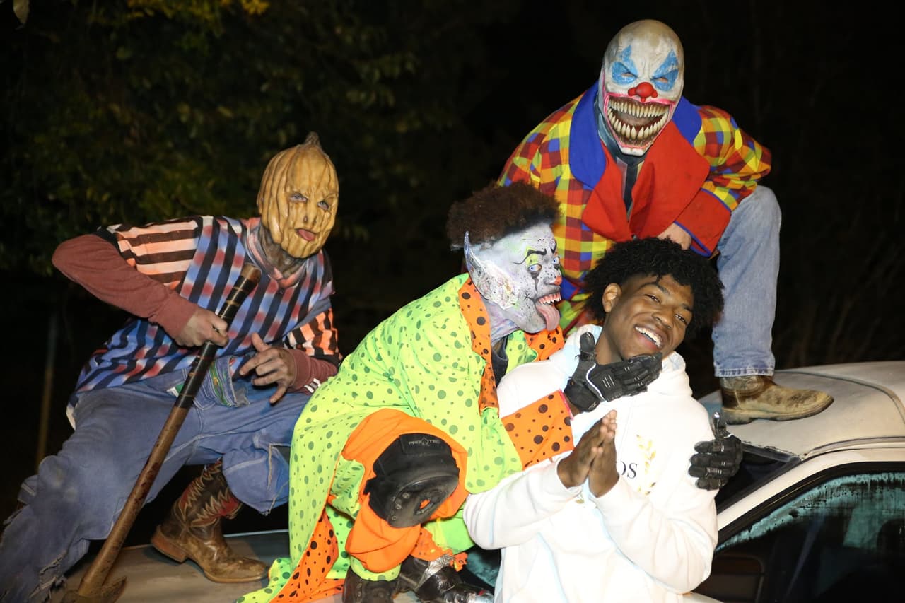 <b><a href="https://www.13storieshauntedhouse.com/ " target="_blank">13 Stories Haunted House (Newnan)</a></b>: Esta es una atracción extremadamente aterradora que está diseñada para ser muy intensa con cada paso que das. Hay atracciones diferentes dentro de 13 Stories Haunted House y cada una de ellas seguramente someterá a los visitantes a tormentos físicos y mentales.