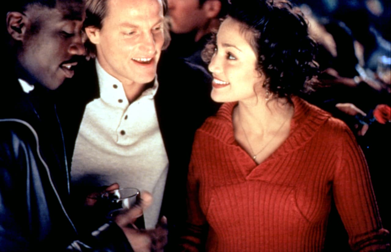 En esa entrevista platicó un poco sobre el flechazo que tuvieron en 1984. "Su mejor amigo estaba saliendo con mi mejor amigo", relató, "me vio y 
<b>se enamoró de mí de inmediato</b>".
<br>