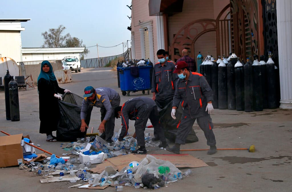 Más de 200 pacientes fueron rescatados del edificio, indicó el Ministerio de Salud en un comunicado.