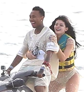 Kylie Jenner y Tyga andaron en jet ski en St. Barts.