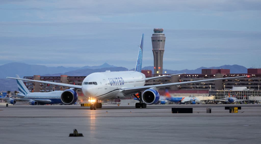 Avión de American Airlines se incendia en el Aeropuerto Internacional de San Francisco