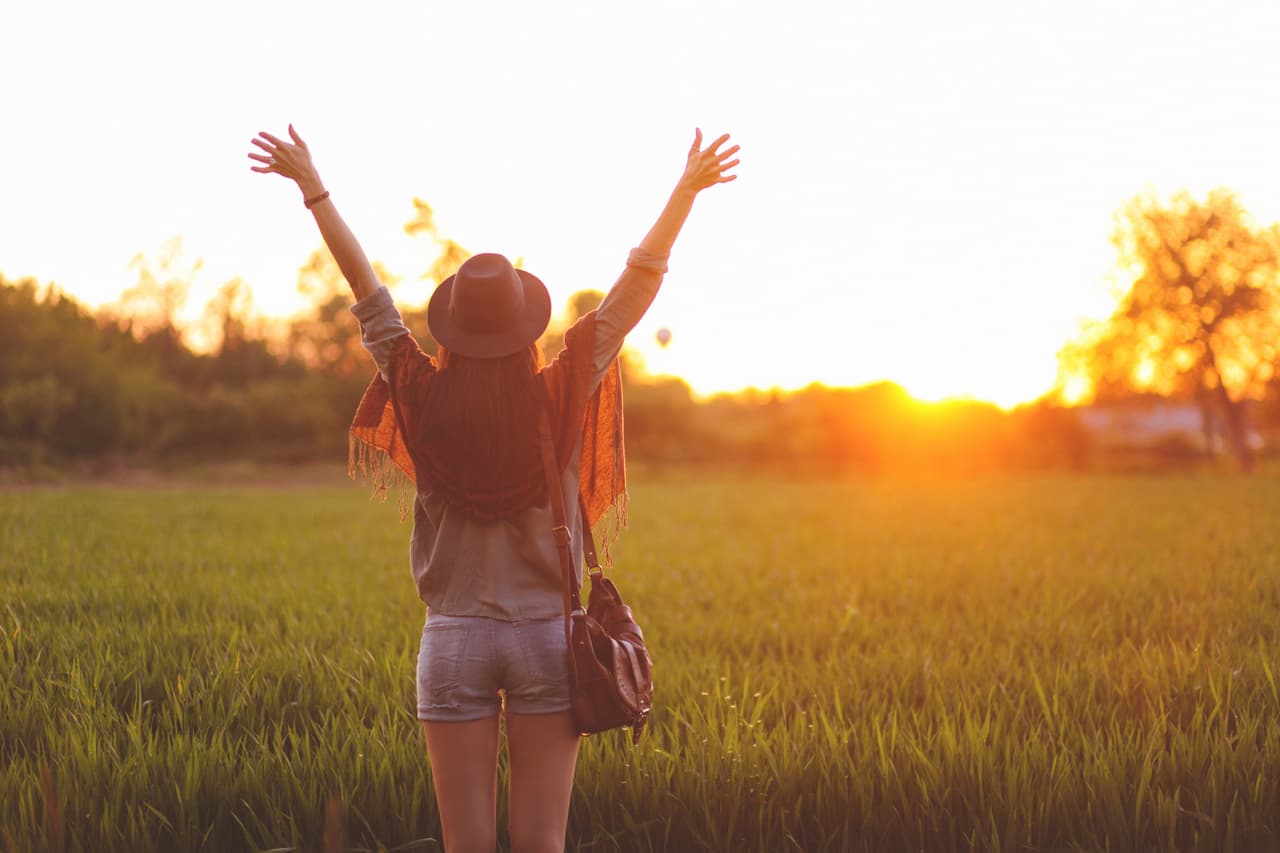 <b>SAGITARIO</b>
<br>La mujer sagitariana tiene un carácter firme, difícil de influenciar. Es independiente, dinámica, optimista y le encanta estar en el exterior. Ama el aire libre, viajar, la naturaleza, explorar. Nunca trates de quitarle su libertad o limitarla porque se alejará de inmediato.