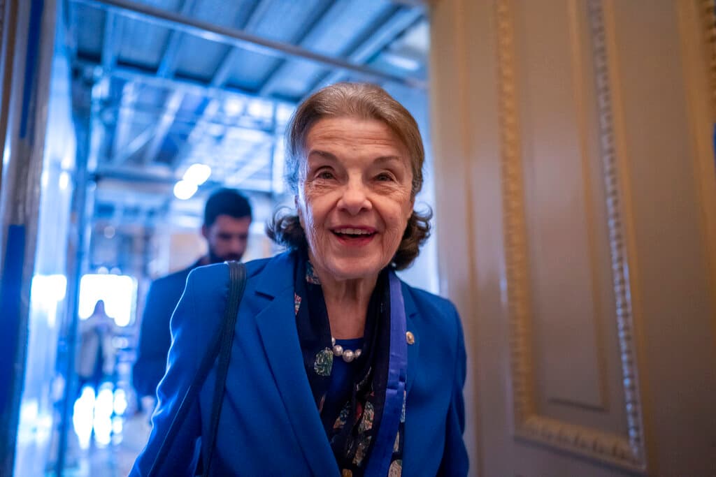 La senadora demócrata Dianne Feinstein anuncia su retiro