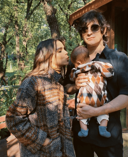 En septiembre de 2021, 
<b>Yuya </b>y 
<a href="https://www.univision.com/famosos/siddhartha-primer-foto-hijo-mar">Siddartha</a> le dieron la bienvenida a su primogénito Mar.